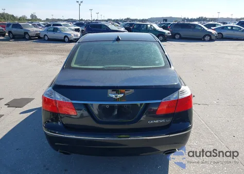 2011 Hyundai Genesis 4.6 z USA, uszkodzony, nr VIN KMHGC4DF3BU140210